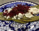 Foto del paso 4 de la receta: Nopal asado con requesón y flor de jamaica