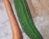 Foto langkah ke 1 dari resep Sayur Bening Oyong & Jamur Kuping.