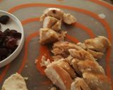 Foto del paso 1 de la receta: Ensalada de pollo con arándanos secos y nuez