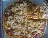 Foto langkah ke 6 dari resep Pizza sederhana takaran sdm.