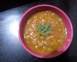 A picture of step 5 of Chatpate hare matar.
