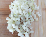 Foto del paso 1 de la receta: Sepia con habas y guisantes