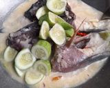 Foto langkah ke 4 dari resep Kepala Ikan Kuah Santan Bumbu Iris.