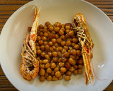 Foto del paso 5 de la receta: Garbanzos con cigalas