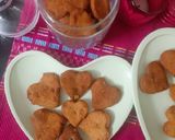 A picture of step 4 of Little heart tutti frutti cookies.