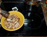 Foto del paso 3 de la receta: Contra Muslos de pollo guisados con la aceitunas