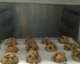 Foto langkah ke 4 dari resep Soft ChocoChips Cookies.
