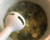 Brokkoli krémleves mandulával recept fázis 5 fotója