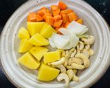 Hình bước làm 1 của món Soup kem khoai tây cà rốt