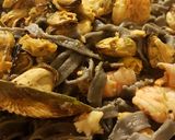 Foto del paso 8 de la receta: Fideos negros con salsa de langostinos mejillones y vieiras