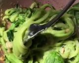 Une image de l'étape 6 de Spaghettis de courgette et pesto d’avocat.