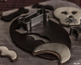 Foto del paso 10 de la receta: Galletas de chocolate y almendra Sin Gluten hechas con cortador de esqueleto para Halloween