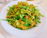 Hình bước làm 1 của món Bông bí luộc, cá basa kho thơm