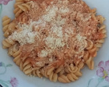 Foto del paso 5 de la receta: Fideos rápidos con salsa de tomate y crema