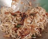 Foto langkah ke 4 dari resep Tumis Toge Ikan Asin.