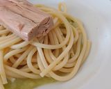 # 24 04 47 Bucatini tészta olajban eltett tonhalfilével, póréhagymával és sáfránnyal recept fázis 11 fotója