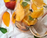 Foto del paso 1 de la receta: Sangría de naranja, nectarina, ciruela y vino blanco