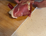 Foto del paso 2 de la receta: Gallineta envuelta en jamón