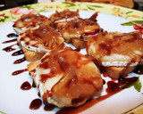 Foto del paso 4 de la receta: Panecillo de rulo de cabra, cebolla caramelizada y caramelo