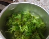 Foto langkah ke 2 dari resep Tim telur siram brokoli saus tiram.