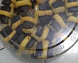 Foto langkah ke 5 dari resep Stik cookies coklat.