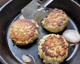 A picture of step 3 of Chicken burger.