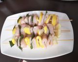 Foto del passaggio 2 della ricetta Spiedini di pollo al profumo di limone e alloro