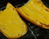 Hình bước làm 2 của món Bánh mì nướng sốt phô mai