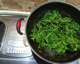Foto langkah ke 4 dari resep Resep Daun Singkong Siram Santan Kental, Enak dan Gurih!.
