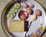 A picture of step 1 of Omelette Sandwich.
