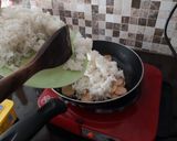Foto langkah ke 3 dari resep Nasi Goreng Sosis.