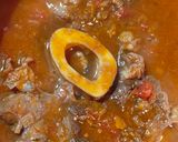 Foto del passaggio 9 della ricetta Ossobuco alla senese