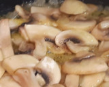 Foto del paso 3 de la receta: Fideuá de champiñones y gambas