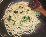 Foto del paso 4 de la receta: Espaguetis fritos al ajillo
