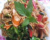 A picture of step 3 of Drunken Mama Noodles (Pad Kee Mao Mama).