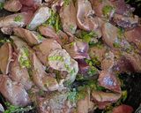 Rizsmuszaka (rakott rizs) csirkemájjal és gombával recept fázis 2 fotója