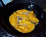 A picture of step 4 of Baingan pakorhay.