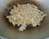 Foto langkah ke 2 dari resep Keripik kulit lumpia pedas.