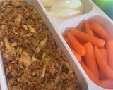 Foto langkah ke 4 dari resep Bento Ayam Suwir.