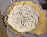 Une image de l'étape 9 de Tourte au munster, oignon, cumin et vin blanc.