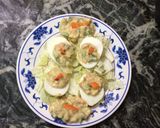 A picture of step 4 of Egg stuffed salad.