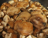 Foto del paso 3 de la receta: Pollo con champiñones