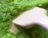 Foto langkah ke 4 dari resep Sambal Tongkol Hijau Daun Jeruk.