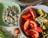 Hình bước làm 1 của món Canh hà/ hàu nấu dưa cải chua