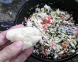 Foto del paso 3 de la receta: Súper-empanadas de verdura y queso crema azul 💙🧀🥟