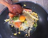รูปขั้นตอนการทำที่ 8 ของ เส้นเล็กผัดไข่ (อาหารเด็ก/ไม่ปรุงรส)