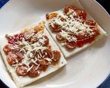 Foto langkah ke 6 dari resep Pizza Roti Tawar Teflon.