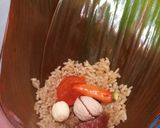 Foto langkah ke 3 dari resep Bakcang (cara melipat daun) 4/4.