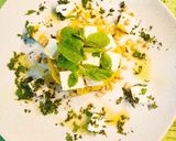 Foto del passaggio 3 della ricetta Cous cous con zucchine, feta, menta e pinoli