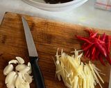 Foto langkah ke 1 dari resep Udang Nanas Masak Jahe Favorite.